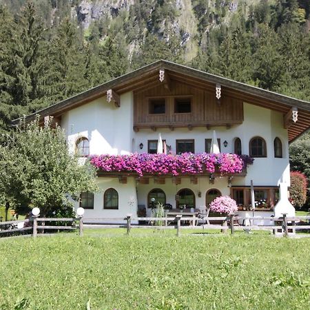 Vronis Waldhaus Adults Only Aparthotel Mayrhofen Exterior foto
