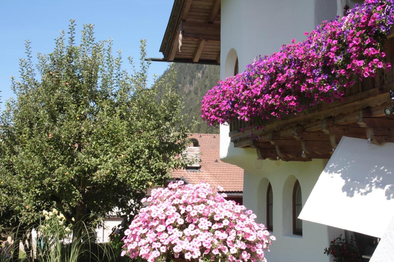 Vronis Waldhaus Adults Only Aparthotel Mayrhofen Exterior foto