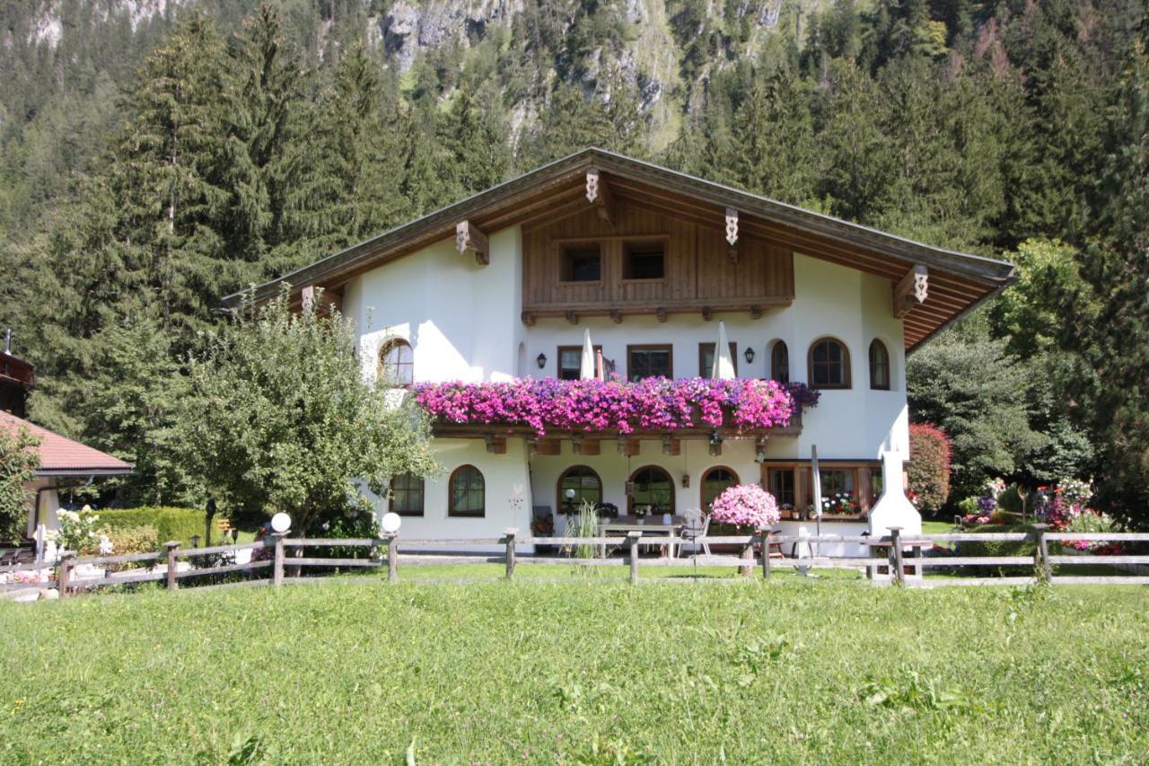 Vronis Waldhaus Adults Only Aparthotel Mayrhofen Exterior foto
