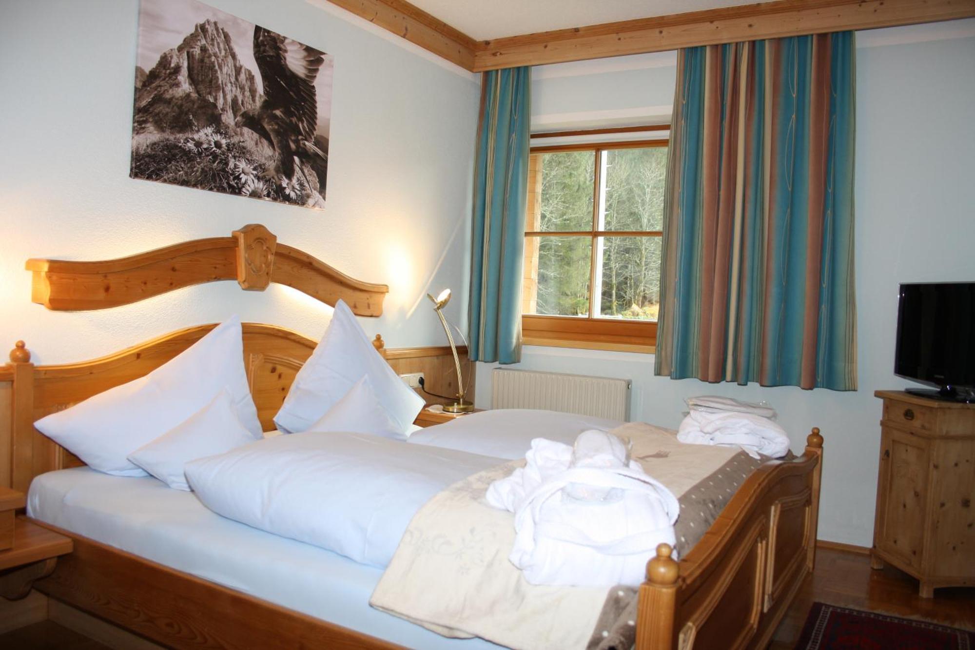 Vronis Waldhaus Adults Only Aparthotel Mayrhofen Quarto foto