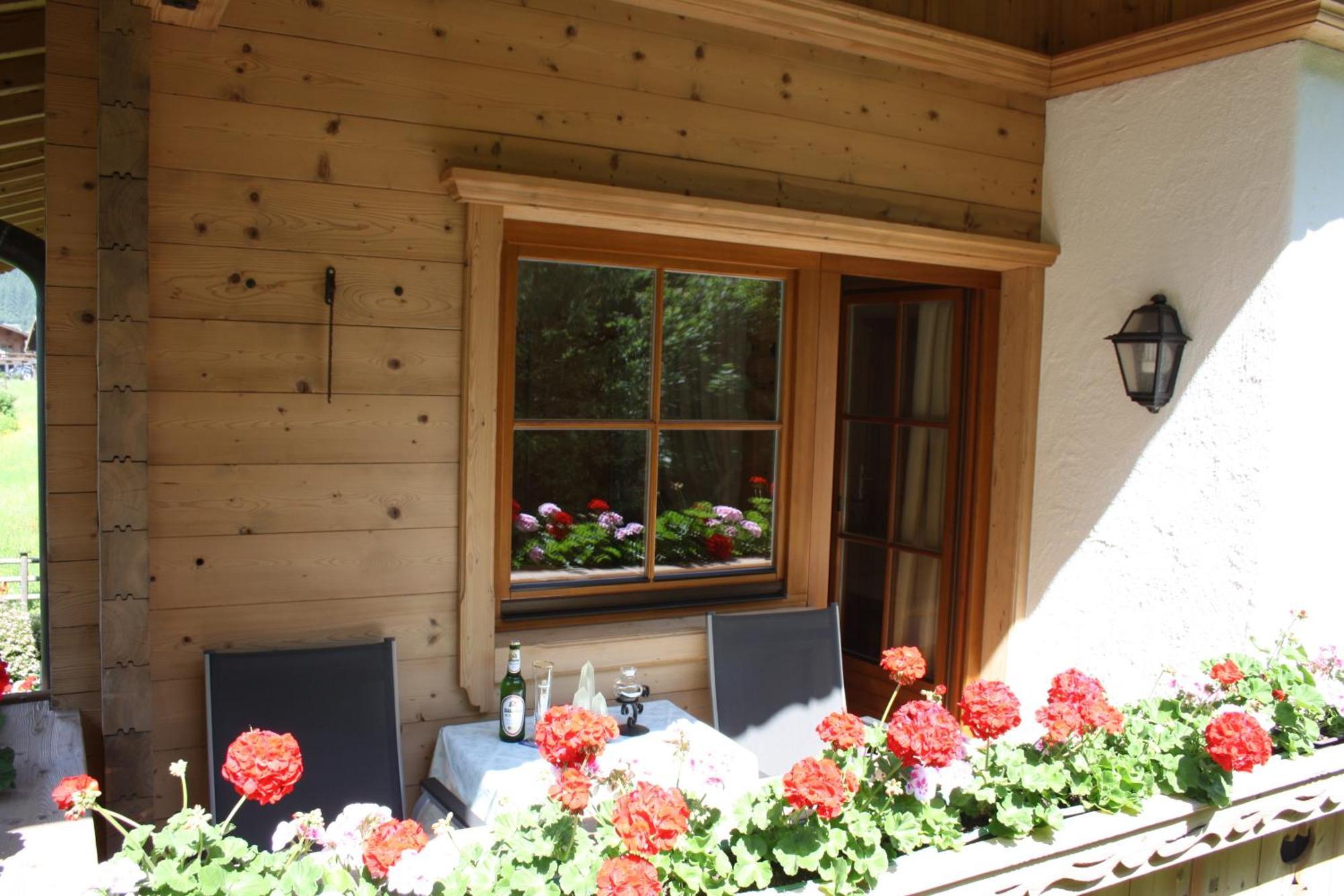 Vronis Waldhaus Adults Only Aparthotel Mayrhofen Quarto foto