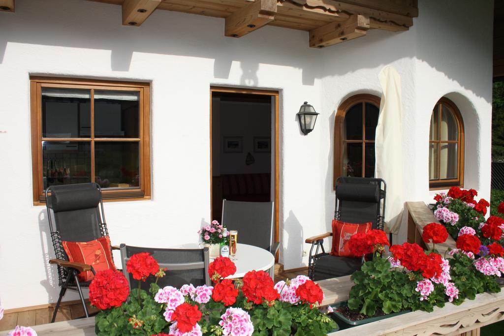 Vronis Waldhaus Adults Only Aparthotel Mayrhofen Quarto foto