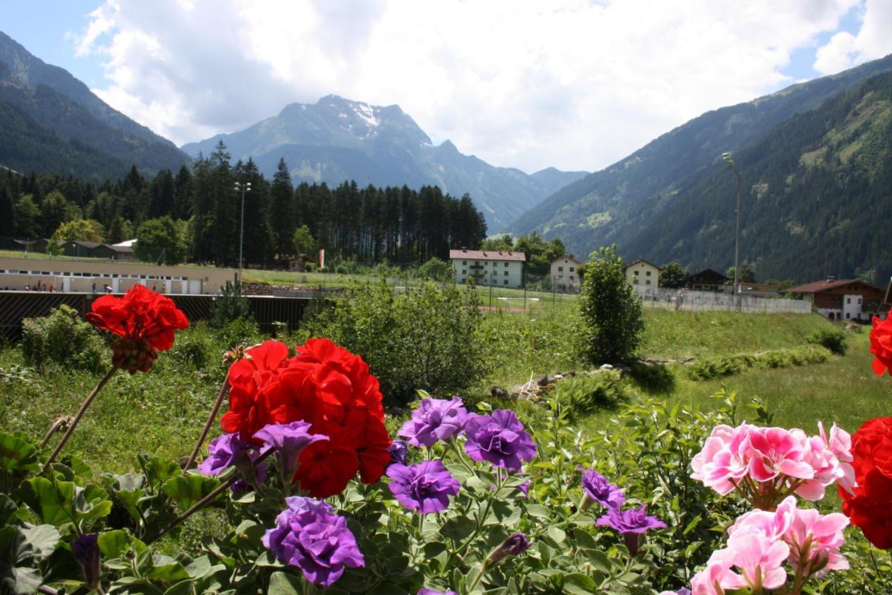 Vronis Waldhaus Adults Only Aparthotel Mayrhofen Exterior foto